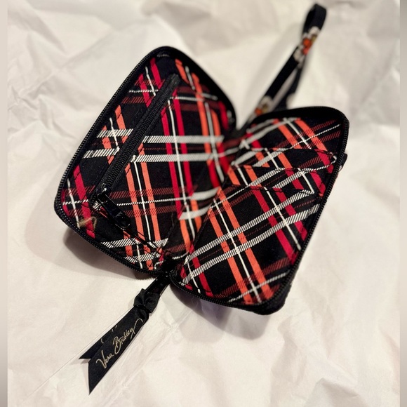 🌵Vera Bradley Black Wristlet with Red Floral Accents - Picture 2 of 5